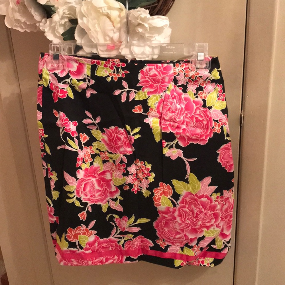 🌻🌻Dressbarn Flower Print Skirt Back Zip Size 6